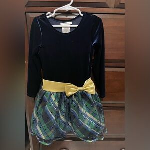 Girls plaid dress longsleeve. In excellent condition